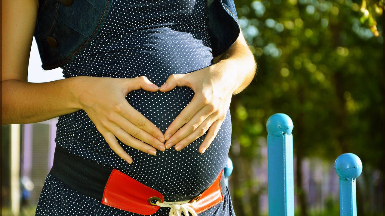 Familienurlaub für Schwangere mit Babybauch