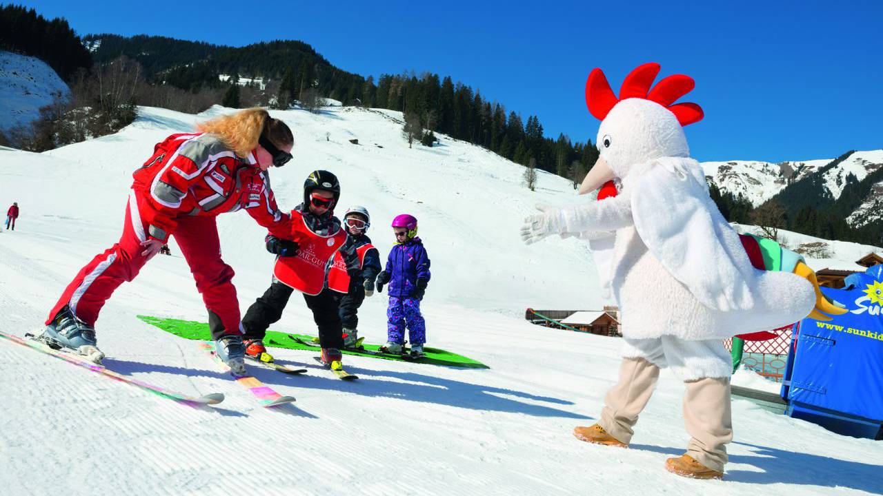 Kinder-Skischule des Familien Natur Resort Moar Gut in Großarl