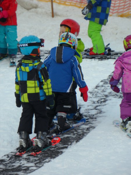 Skikurse im Kinderhotel wird schon für die Kleinsten angeboten