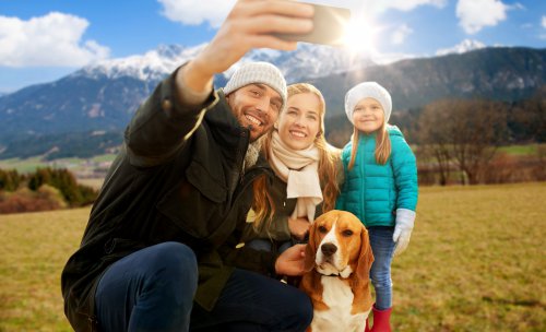 Familie mit Hund im Wellnessurlaub Südtirol