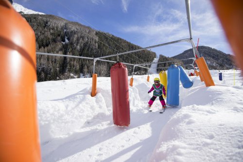 SKi-Übungshang für Kinder direkt am Skihotel Familotel Huber in Südtirol